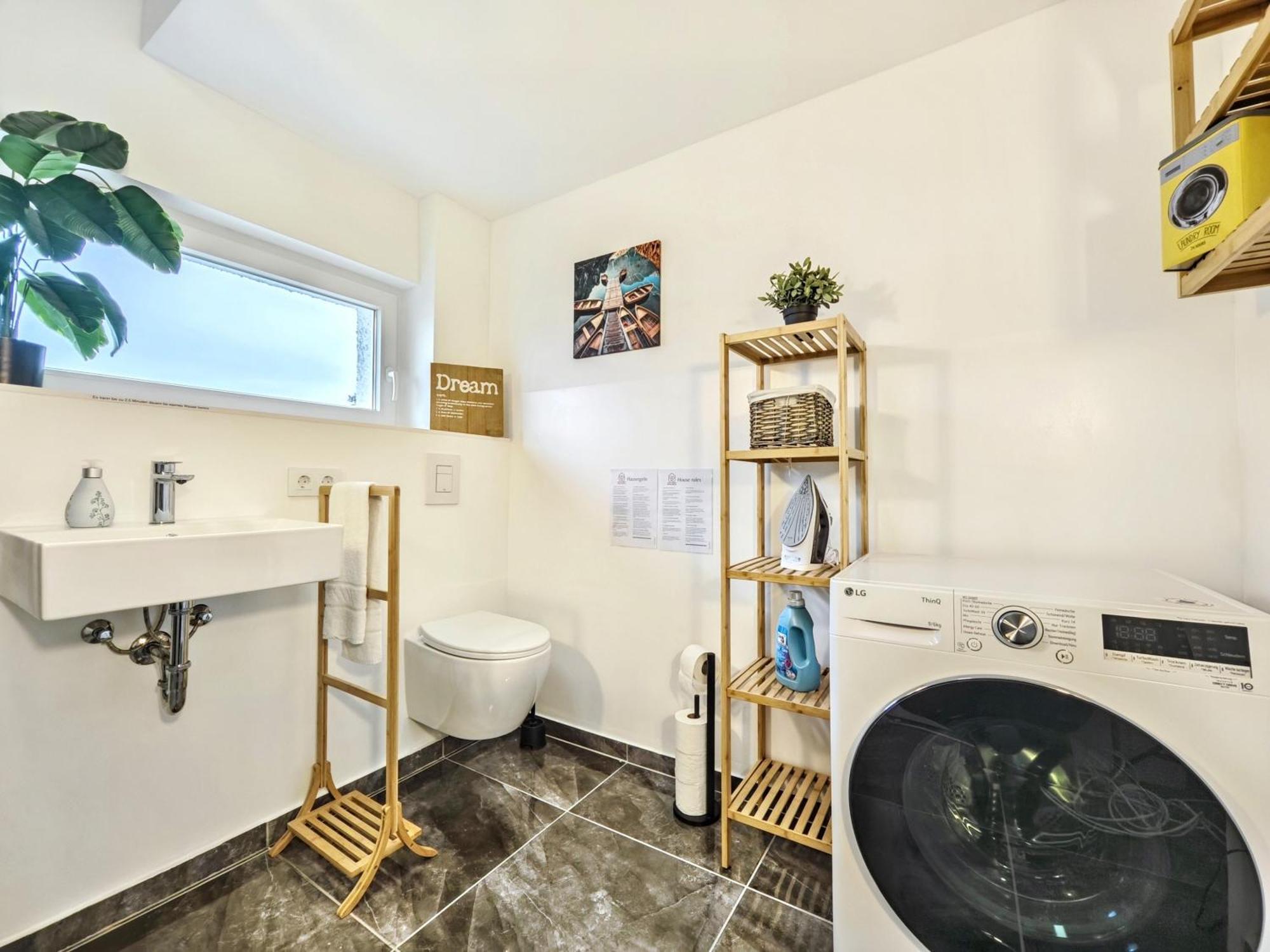 Designer Loft Fuer Bis Zu 15, Whirlpool, Infrarotsauna, Billard, Pokertisch, 2 Baeder Apartment