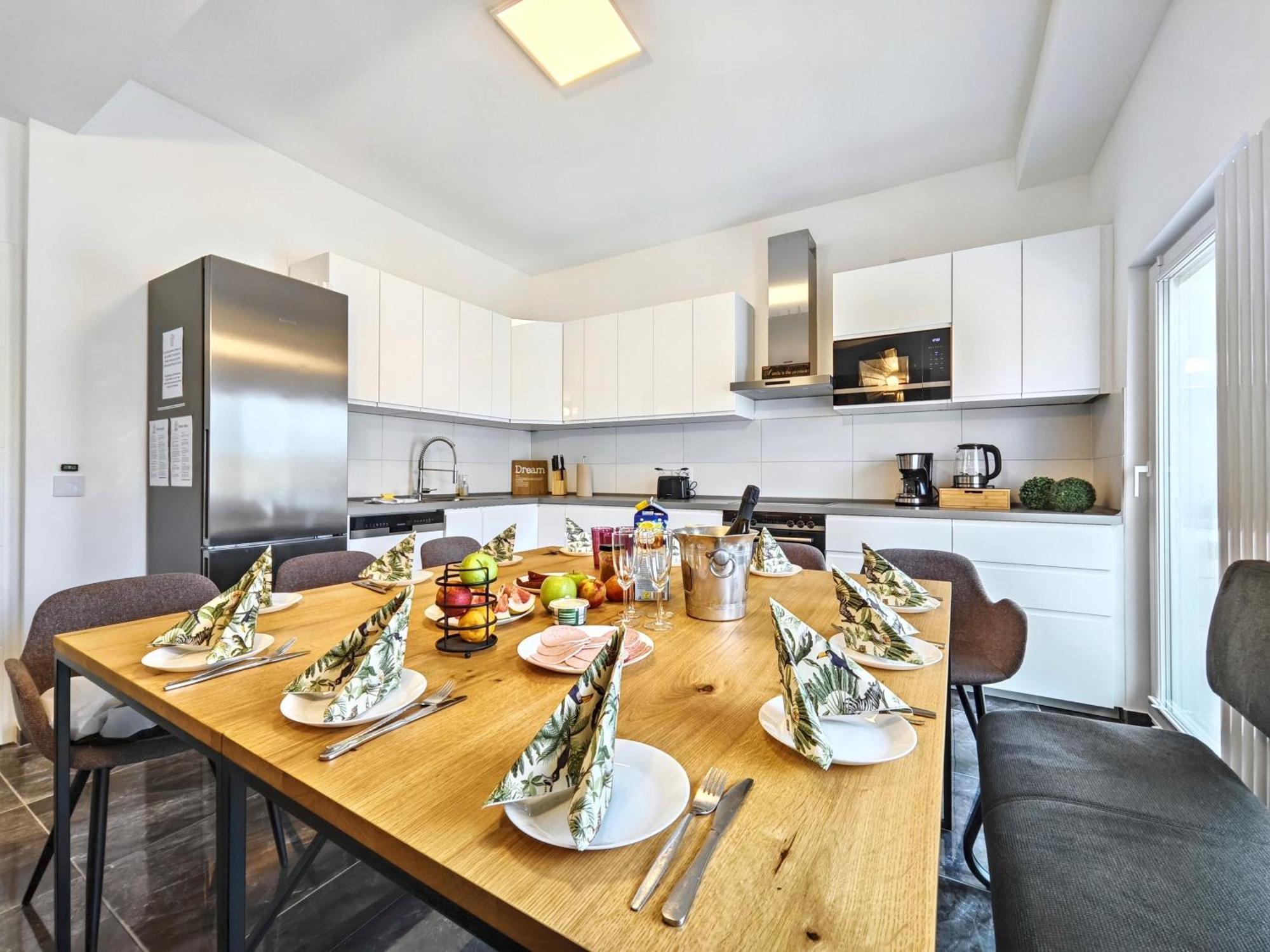 Designer Loft Fuer Bis Zu 15, Whirlpool, Infrarotsauna, Billard, Pokertisch, 2 Baeder Apartment *