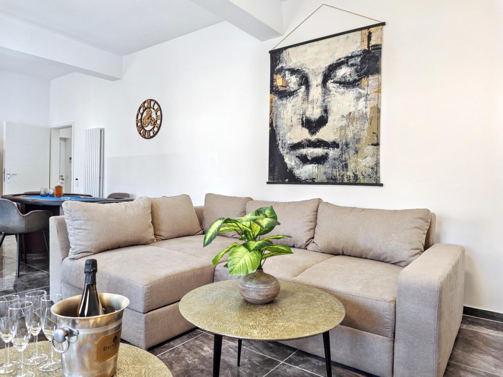 Designer Loft Fuer Bis Zu 15, Whirlpool, Infrarotsauna, Billard, Pokertisch, 2 Baeder Apartment Nürnberg
