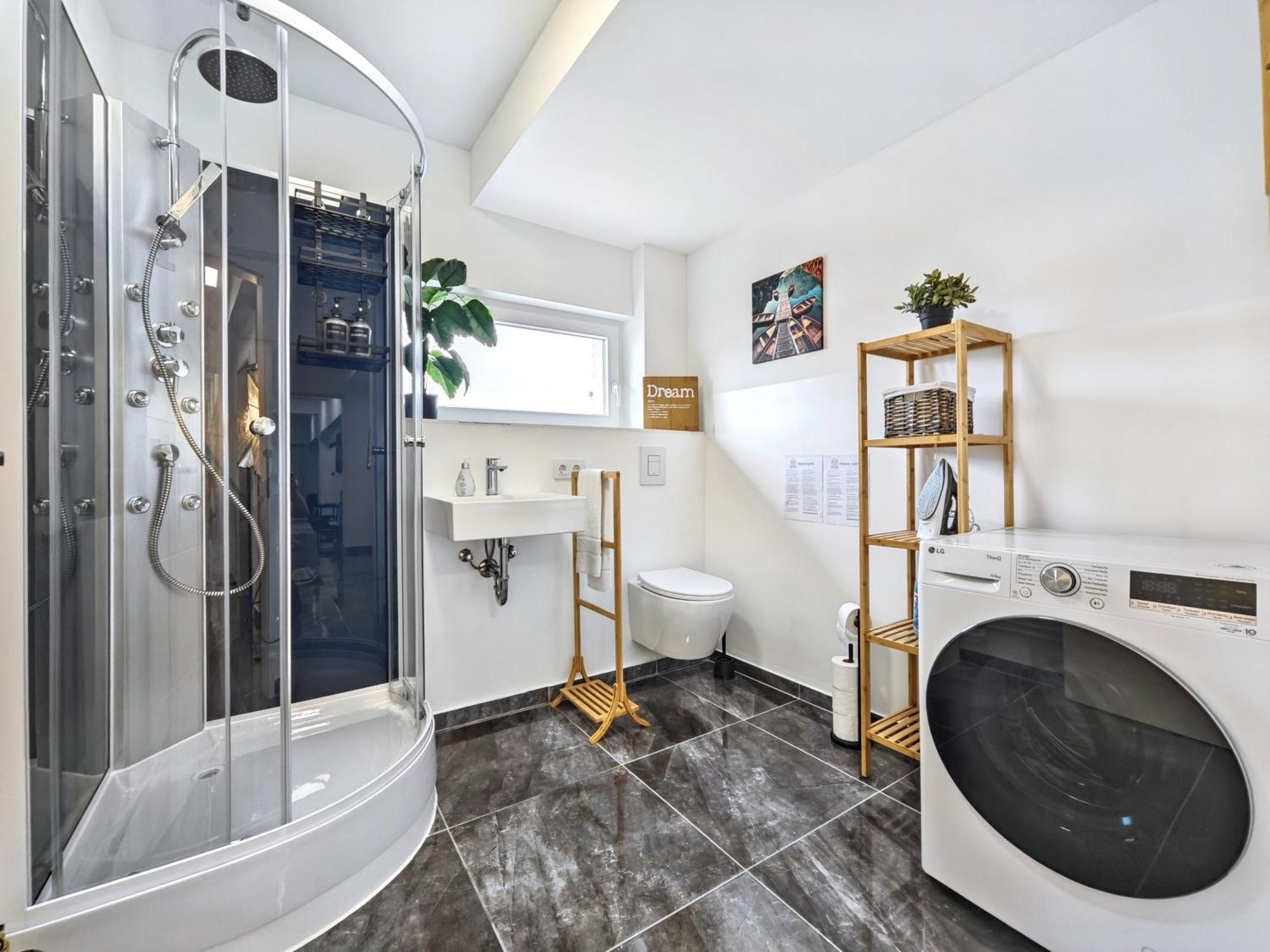 Designer Loft Fuer Bis Zu 15, Whirlpool, Infrarotsauna, Billard, Pokertisch, 2 Baeder Apartment *