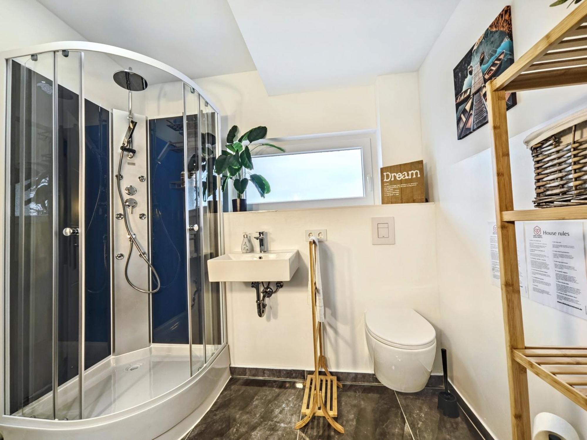 Apartment Designer Loft Fuer Bis Zu 15, Whirlpool, Infrarotsauna, Billard, Pokertisch, 2 Baeder *