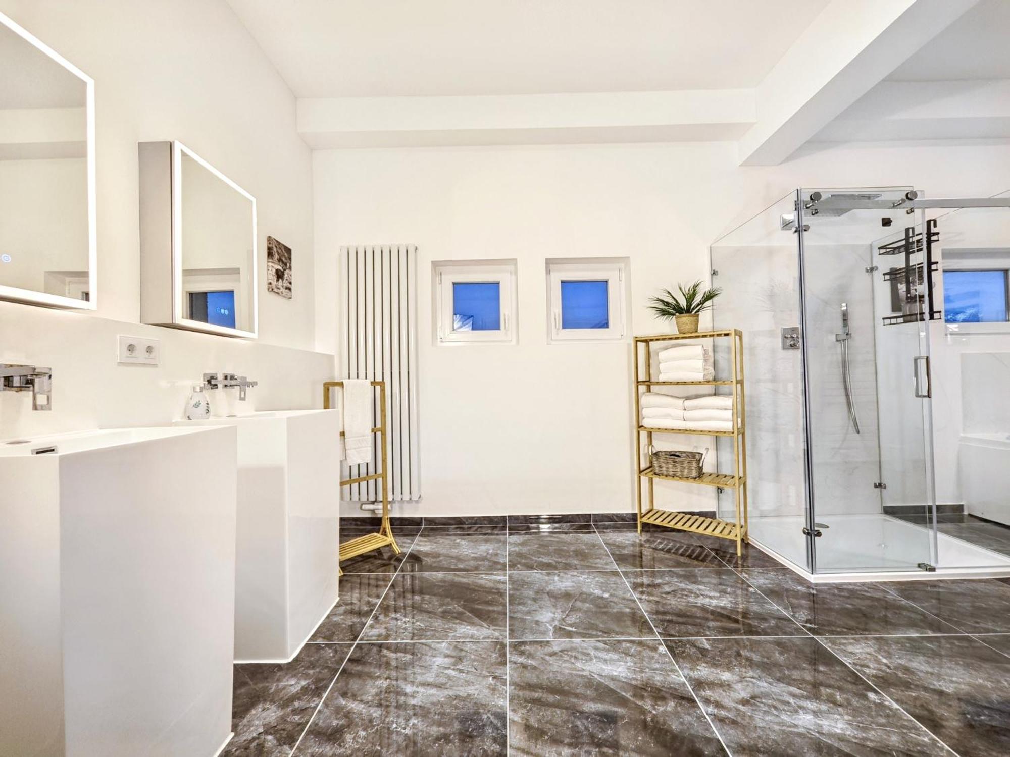 Designer Loft Fuer Bis Zu 15, Whirlpool, Infrarotsauna, Billard, Pokertisch, 2 Baeder Apartment Nürnberg