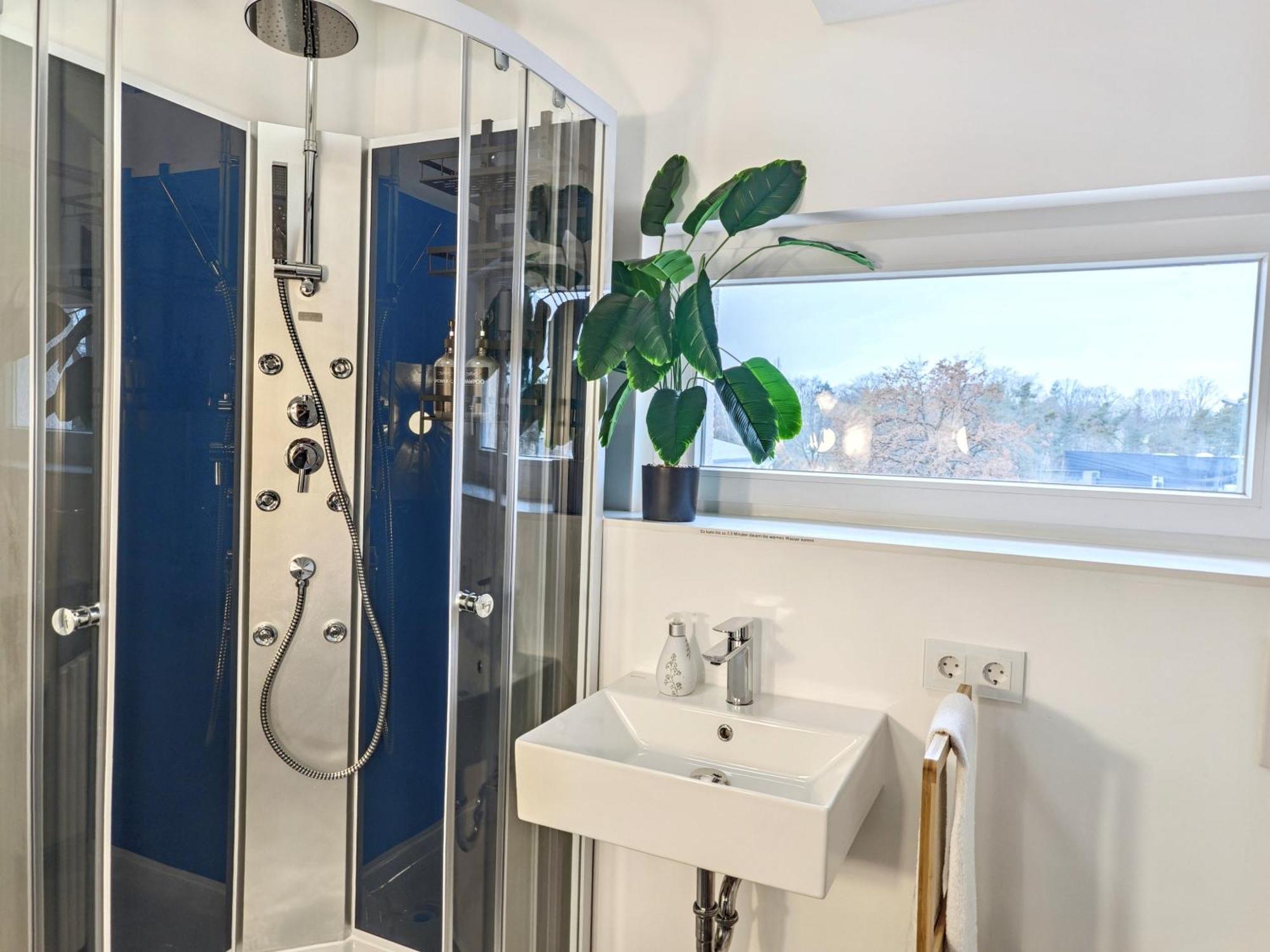 Apartment Designer Loft Fuer Bis Zu 15, Whirlpool, Infrarotsauna, Billard, Pokertisch, 2 Baeder Nürnberg
