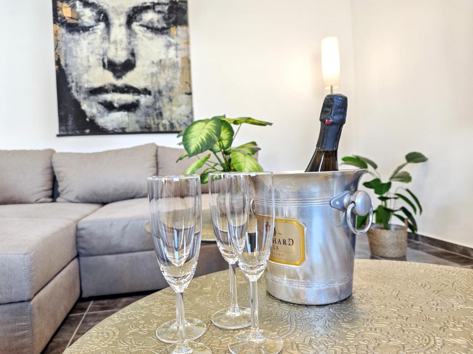 Designer Loft Fuer Bis Zu 15, Whirlpool, Infrarotsauna, Billard, Pokertisch, 2 Baeder Nürnberg