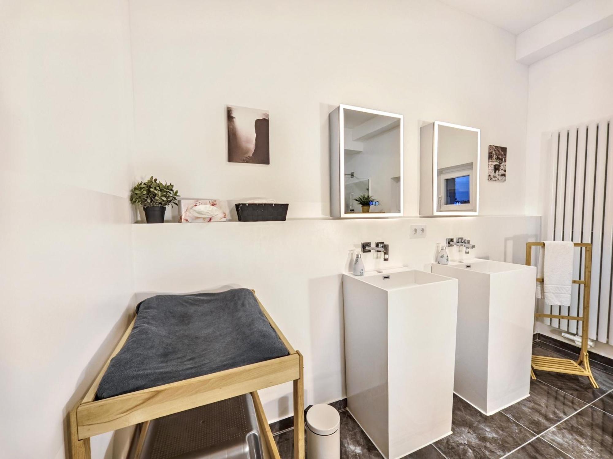 Designer Loft Fuer Bis Zu 15, Whirlpool, Infrarotsauna, Billard, Pokertisch, 2 Baeder Apartment *