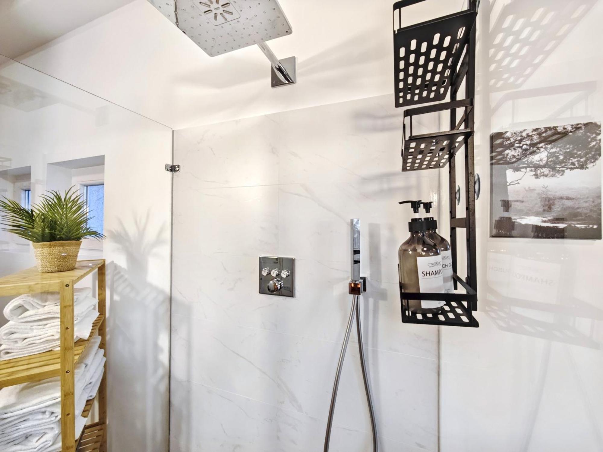 Designer Loft Fuer Bis Zu 15, Whirlpool, Infrarotsauna, Billard, Pokertisch, 2 Baeder Nürnberg