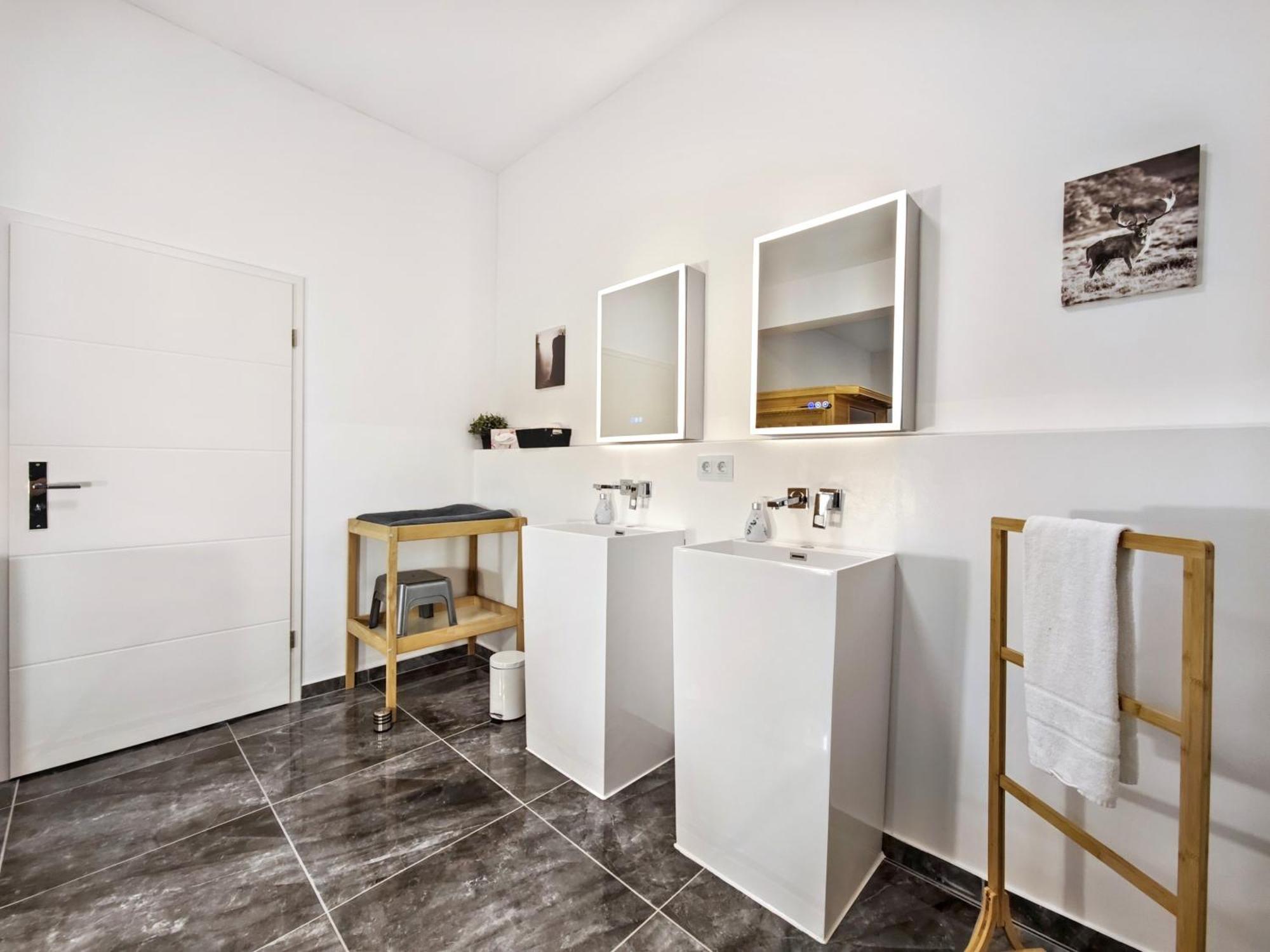 Apartment Designer Loft Fuer Bis Zu 15, Whirlpool, Infrarotsauna, Billard, Pokertisch, 2 Baeder
