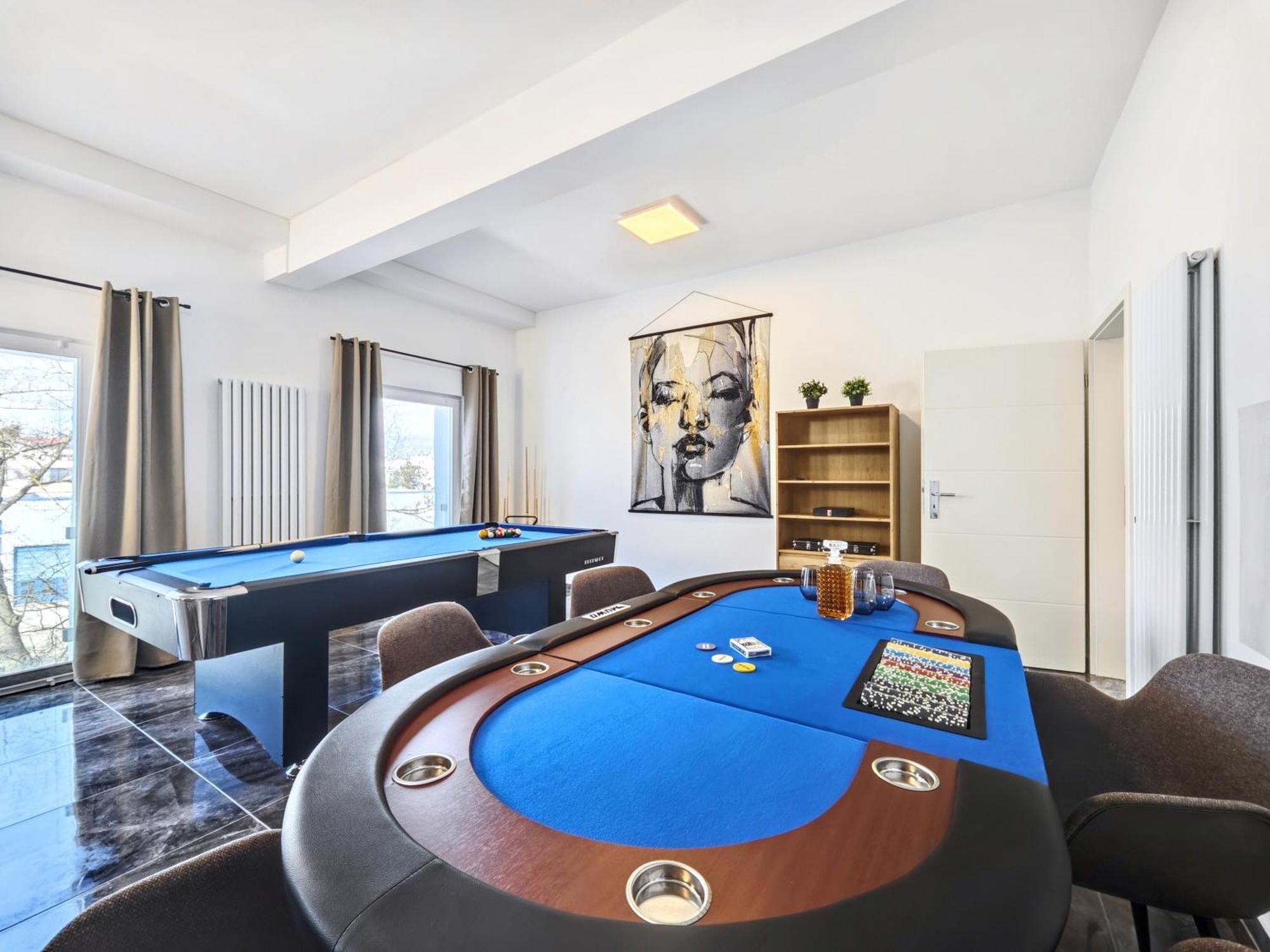 Designer Loft Fuer Bis Zu 15, Whirlpool, Infrarotsauna, Billard, Pokertisch, 2 Baeder Apartment Nürnberg