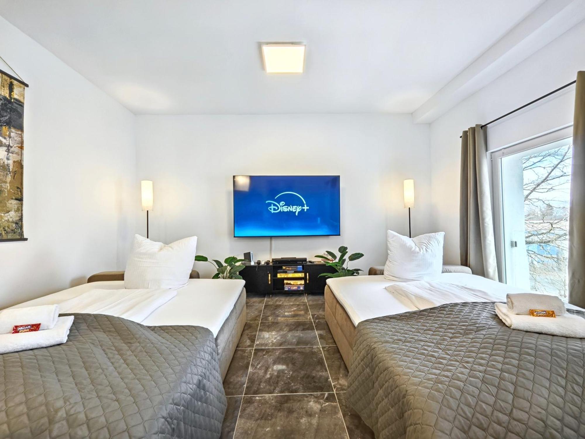 Designer Loft Fuer Bis Zu 15, Whirlpool, Infrarotsauna, Billard, Pokertisch, 2 Baeder Apartment