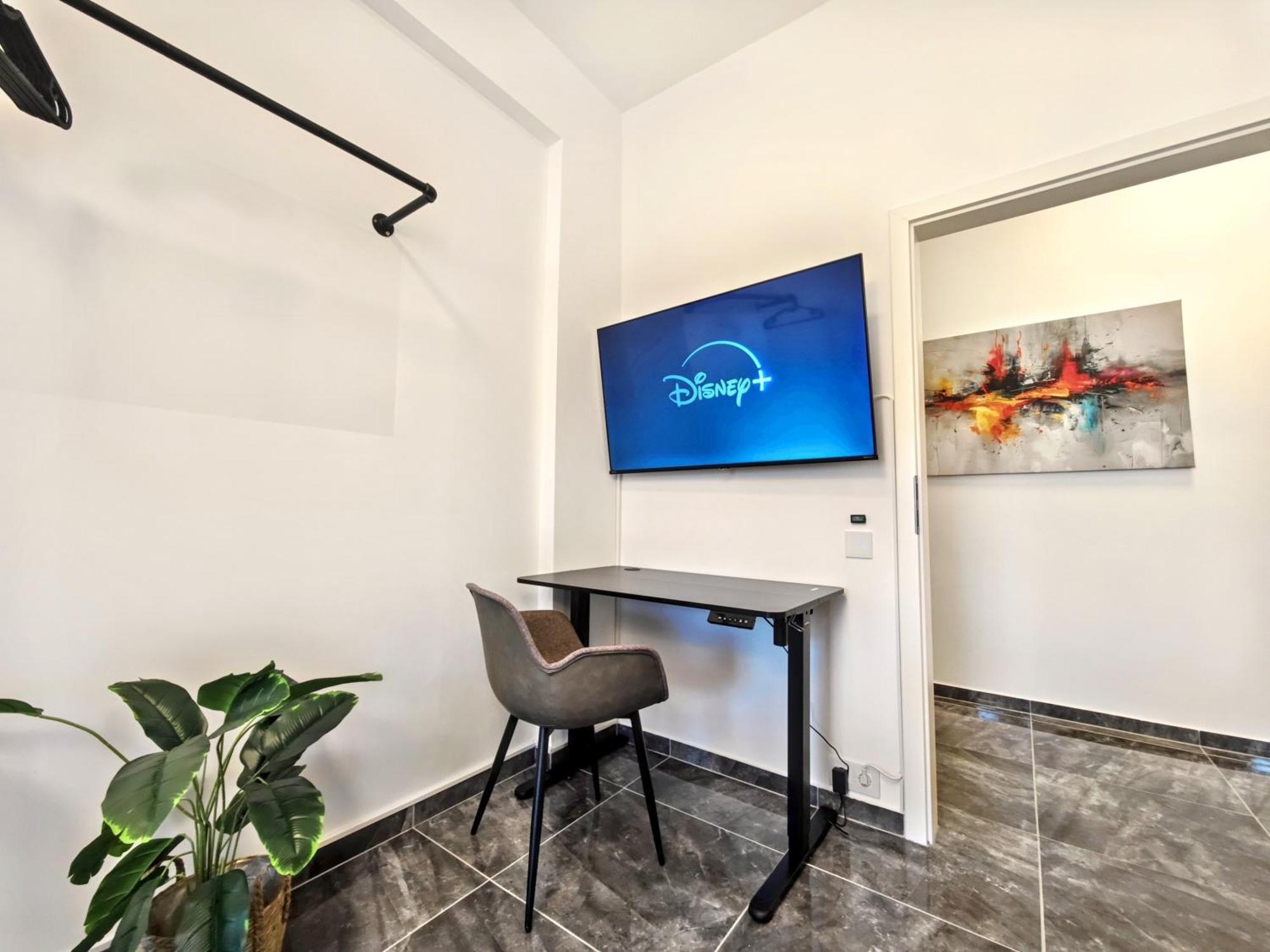 Designer Loft Fuer Bis Zu 15, Whirlpool, Infrarotsauna, Billard, Pokertisch, 2 Baeder Apartment