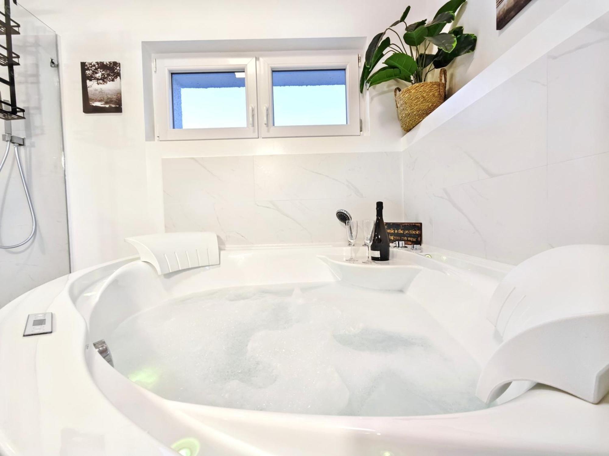 Designer Loft Fuer Bis Zu 15, Whirlpool, Infrarotsauna, Billard, Pokertisch, 2 Baeder