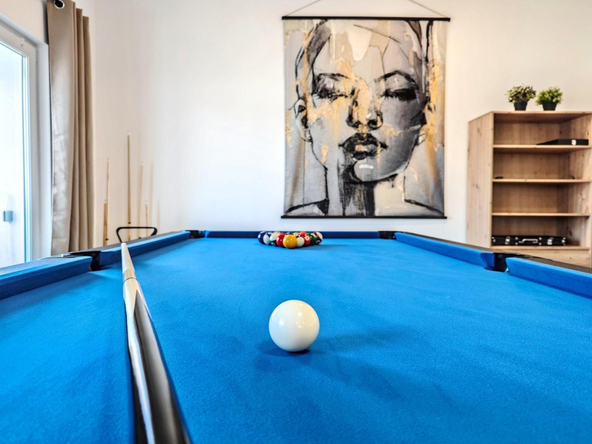 Apartment Designer Loft Fuer Bis Zu 15, Whirlpool, Infrarotsauna, Billard, Pokertisch, 2 Baeder *