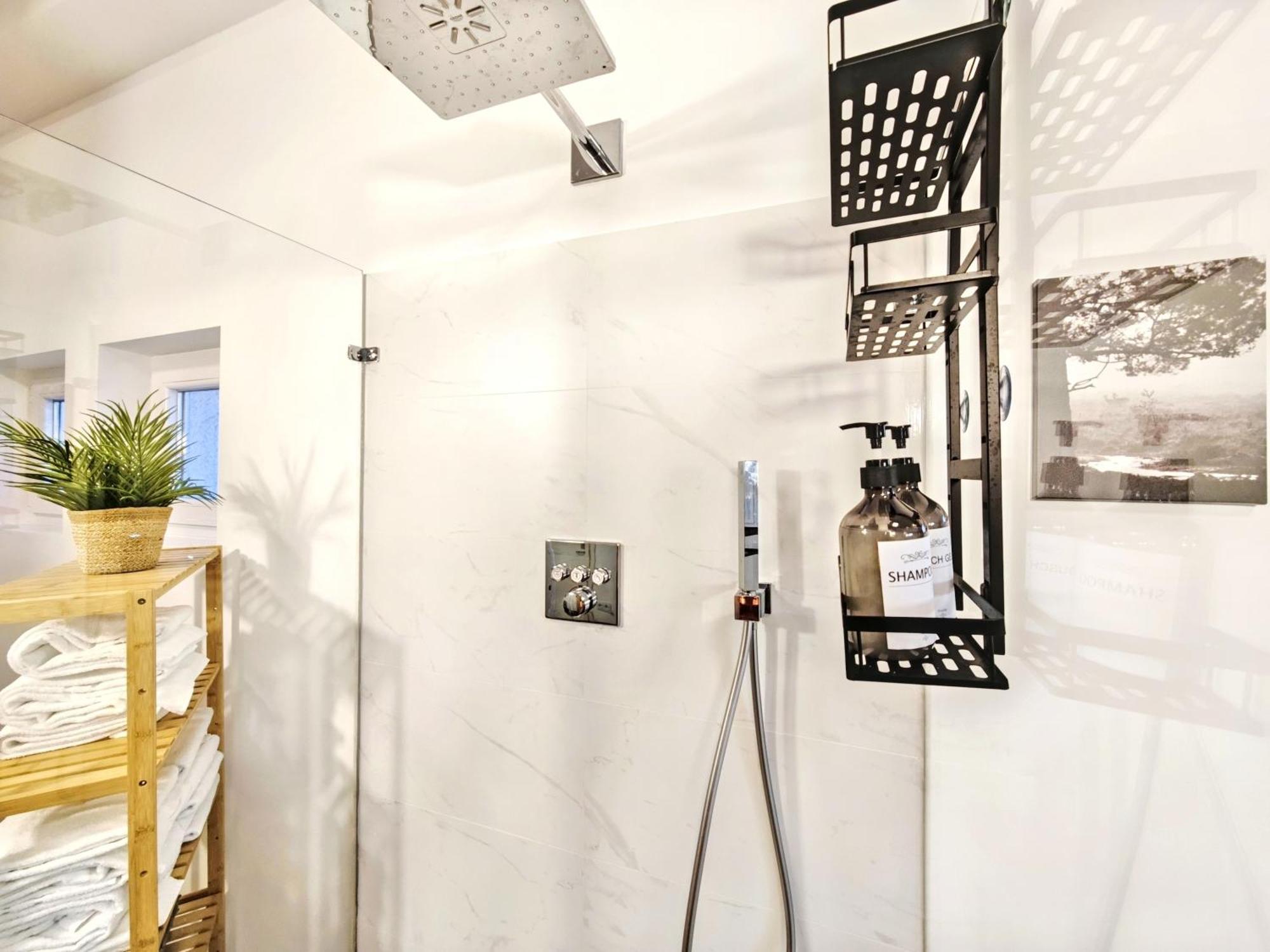 Designer Loft Fuer Bis Zu 15, Whirlpool, Infrarotsauna, Billard, Pokertisch, 2 Baeder Apartment