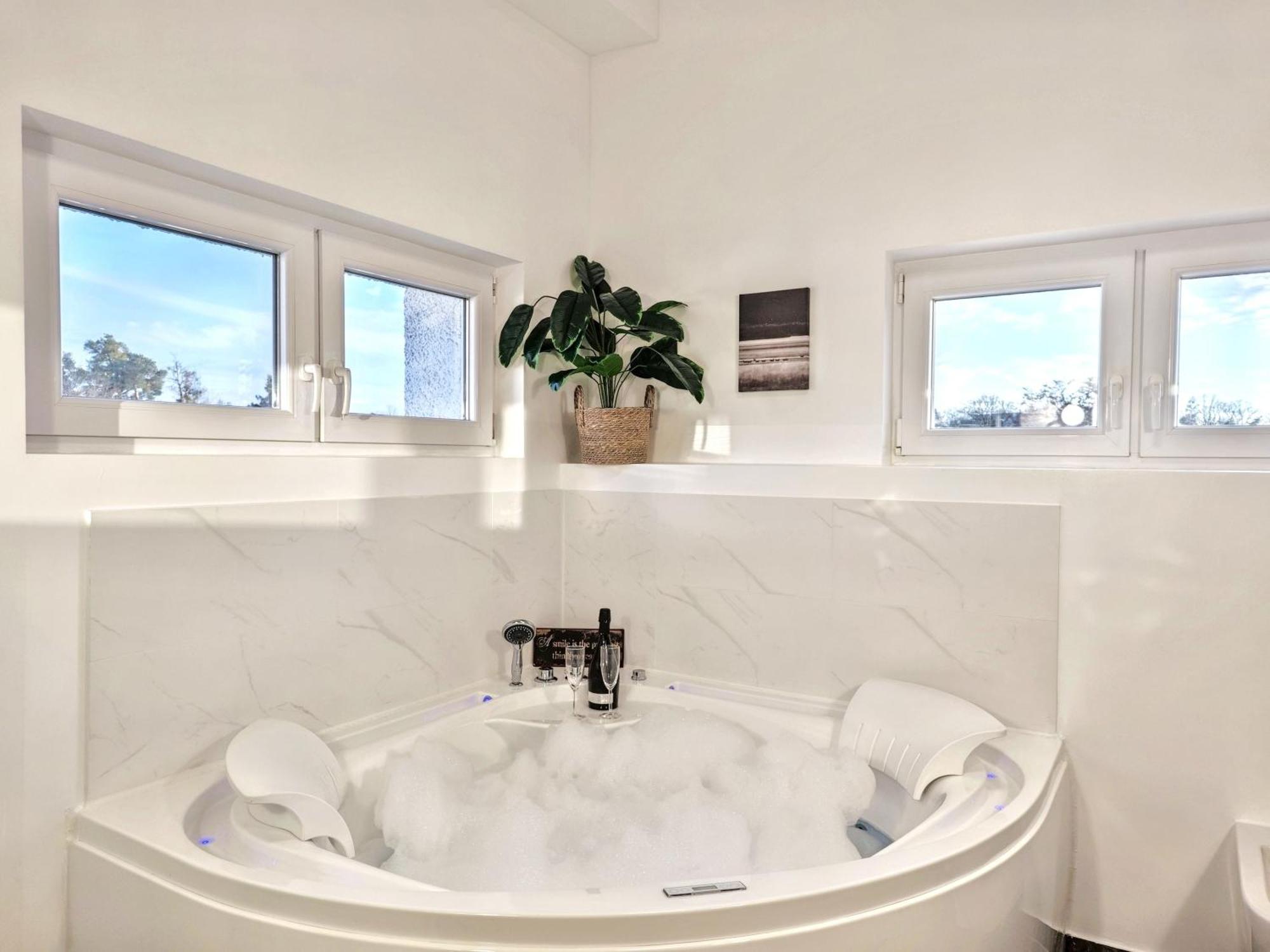 Apartment Designer Loft Fuer Bis Zu 15, Whirlpool, Infrarotsauna, Billard, Pokertisch, 2 Baeder Nürnberg